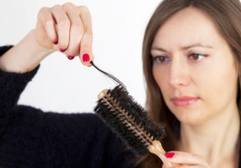 Nguyên nhân gây rụng tóc nhiều ở phụ nữ và giải pháp khắc phục