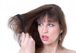 Những cách chải tóc bạn cần tuyệt đối tránh