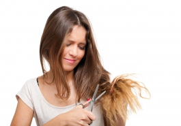 5 sai lầm chăm sóc tóc khiến tóc đã rụng càng rụng hơn!