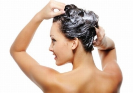 Dùng dầu gội chống rụng tóc: Nên hay không?