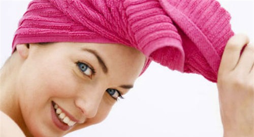 Không sử dụng chung khăn lau đầu với người khác để tránh nấm lây lan