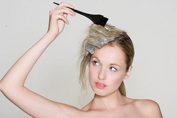 Sử dụng nhiều hóa chất gây tổn thương cho tóc