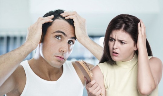 Rụng tóc có thể xảy ra ở cả nam giới và nữ giới