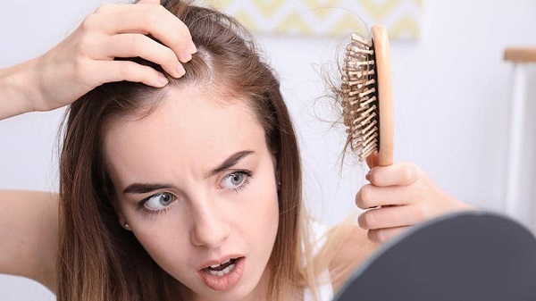Rụng tóc là vấn đề với chị em phụ nữ