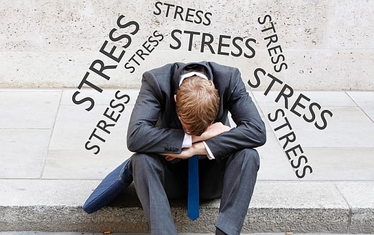 stress kéo dài ảnh hưởng đến quá trình sinh trưởng của tóc